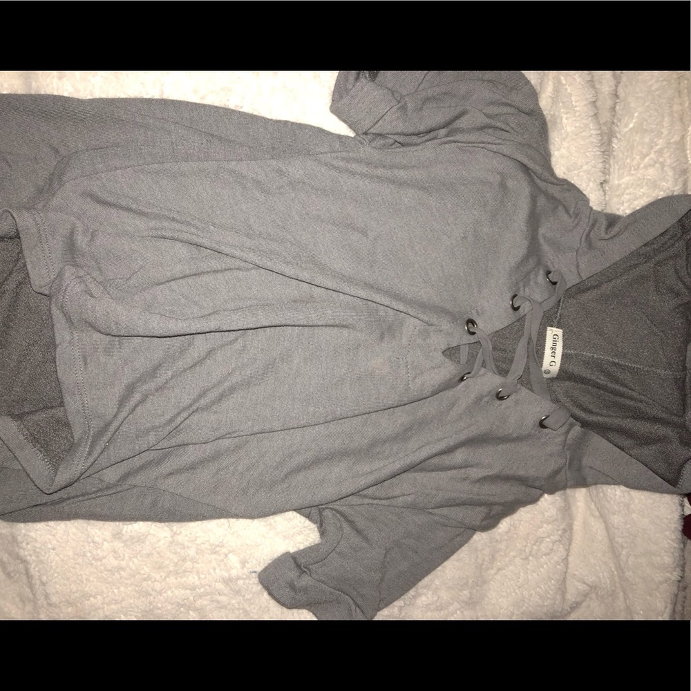 Half Sleeve tie up sweater
